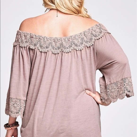 PLUS🔥 Off shoulder top - Picture 2 of 4